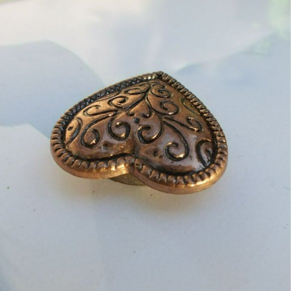 Older Style Copper Heart Brooch With Unique Patterns - Picture 3 of 6